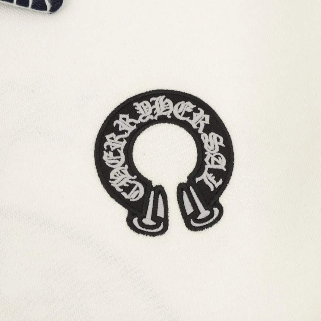 🅿️380 CH/Cro Heart Horseshoe embroidered lapel long-sleeved polo shirt made of customized fabrics. DuPont Sorona material is added, which is skin-friendly, long-lasting antibacterial, anti-mite, and more washable. The cotton thread has been repeatedly processed to remove inferior coarse fibers and impurities, leaving only high-quality cotton fibers, making the fabric more advanced and classy. Environmentally friendly polishing enzyme technology gives the fabric a clean appearance and clear texture. Simple and exquisite! Full of sense of ceremony! Simple and luxurious, full of design! It gives people a simple but not boring feeling, creating a low-key and unique personalized fashion! Fine workmanship, compare with the counters! A highly recognizable long-sleeved style with great upper body effect!!! Super versatile! Same style for men and women. Size：S-L